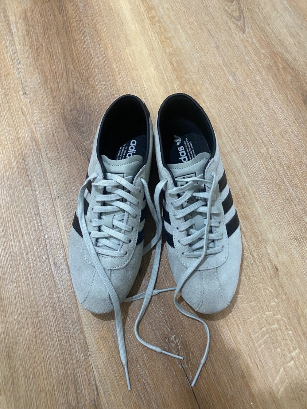 Adidas Original Tokyo Women's Retro Sneaker Shoe in Wonder Silver- Size 7.5 (US)